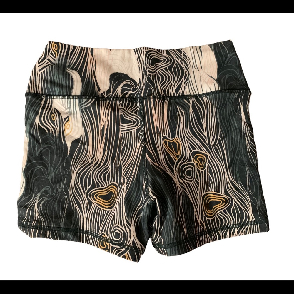 Liquido Active M Abstract Waves Shorts